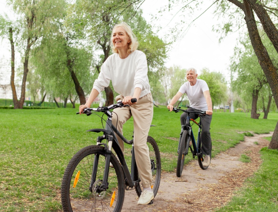 A couple enjoying a bike ride.